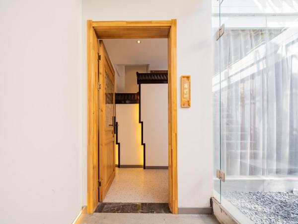 Joke Inn : photo 7 de la chambre sunshine street view duplex suite - yanxi