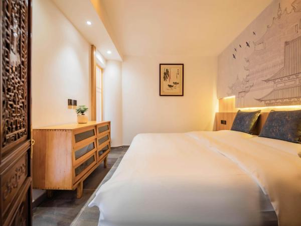 Joke Inn : photo 7 de la chambre sunshine street view tea room suite - changle