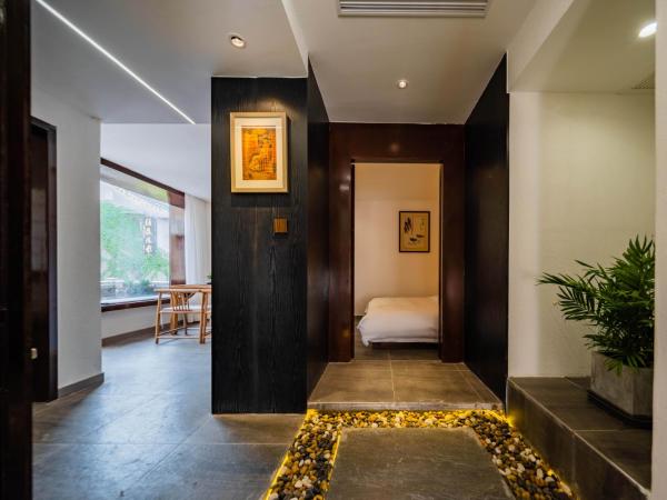 Joke Inn : photo 4 de la chambre sunshine street view tea room suite - changle