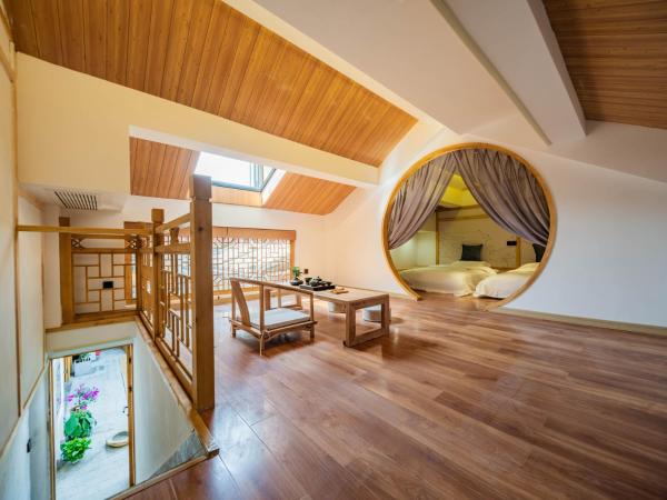 Joke Inn : photo 1 de la chambre walled city view parent-child suite - chengtian