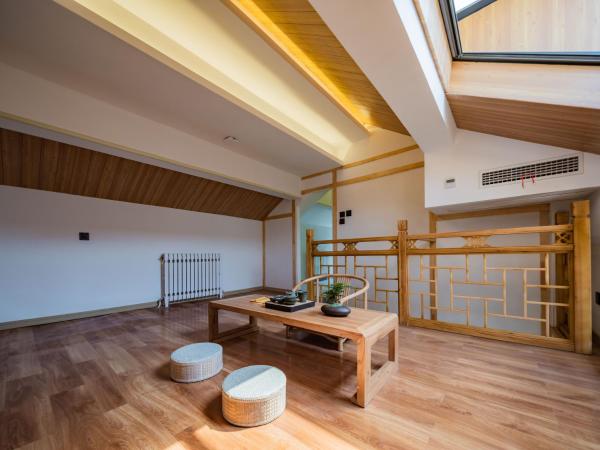 Joke Inn : photo 2 de la chambre walled city view parent-child suite - chengtian