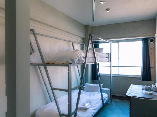 Kagan Hotel & Hostel : photo 1 de la chambre chambre lits jumeaux avec salle de bains commune