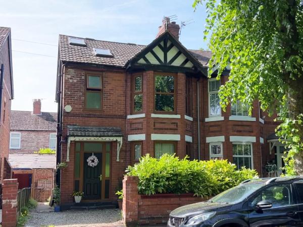 Beautiful Private Room in Levenshulme : photo 1 de la chambre chambre double - vue sur jardin