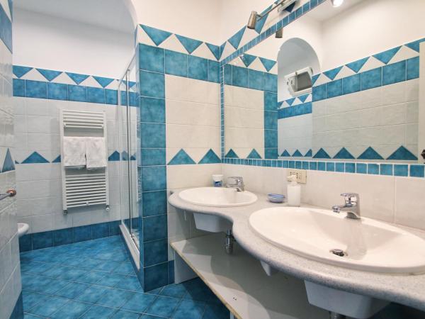 Casa Augusto B&B : photo 4 de la chambre chambre double ou lits jumeaux avec terrasse - vue sur mer