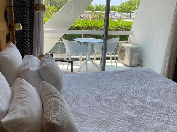 Hôtel Saint-Clair, côté Plage : photo 5 de la chambre chambre double - accessible aux personnes à mobilité réduite