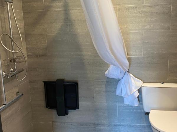 Hôtel Saint-Clair, côté Plage : photo 6 de la chambre chambre double - accessible aux personnes à mobilité réduite 