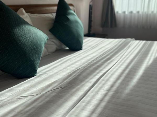 Pha Thai House : photo 3 de la chambre hébergement double super deluxe avec balcon