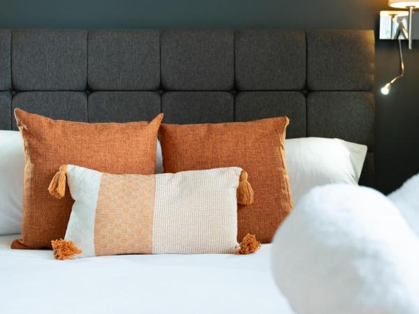 High Street Town House : photo 3 de la chambre penthouse one-bedroom apartment with city view