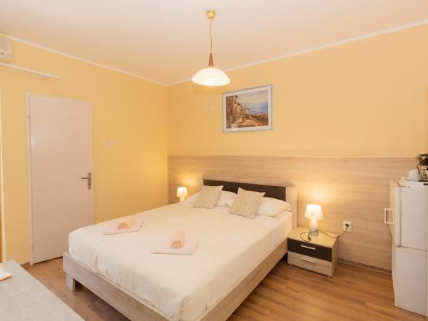 Rooms Porto de Mar Bed & Breakfast : photo 10 de la chambre chambre double avec balcon