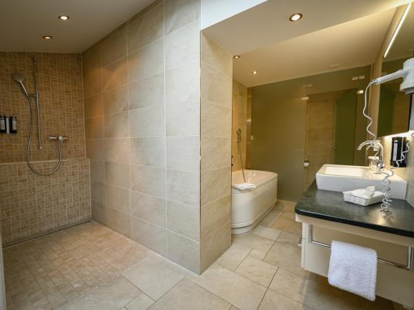 Romantik Hotel Schweizerhof : photo 6 de la chambre suite 2 chambres supérieure - vue sur l'eiger