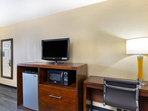 Super 8 by Wyndham Nashville West : photo 2 de la chambre chambre lit king-size - non-fumeurs