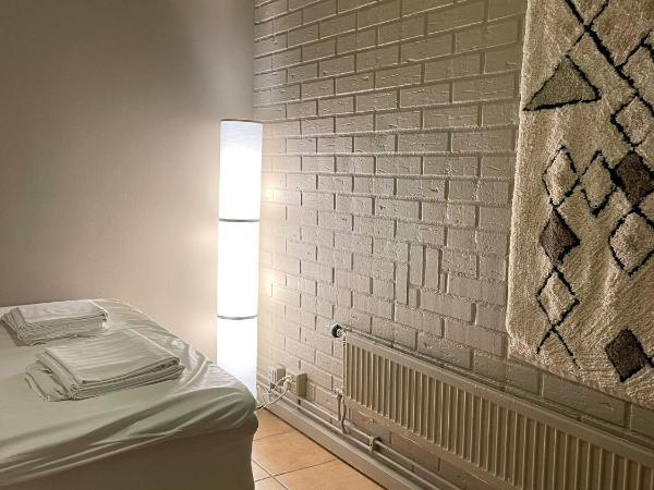 Nomad Cave : photo 1 de la chambre chambre double avec salle de bains commune