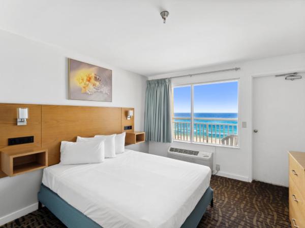 Beach Tower Beachfront Hotel, a By The Sea Resort : photo 5 de la chambre deluxe queen suite with ocean/gulf view