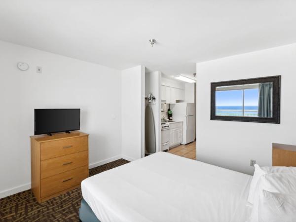 Beach Tower Beachfront Hotel, a By The Sea Resort : photo 4 de la chambre deluxe queen suite with ocean/gulf view