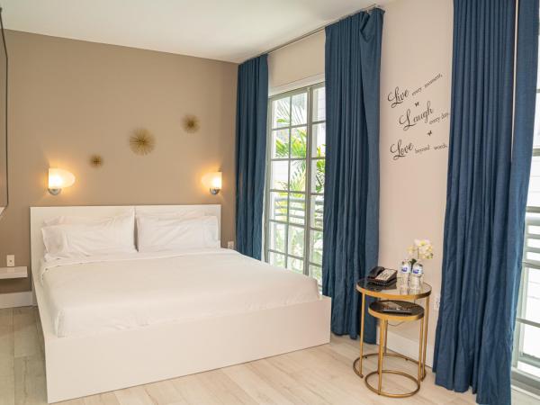 Strand Ocean Drive Suites : photo 2 de la chambre suite lit king-size dernier Étage - b305