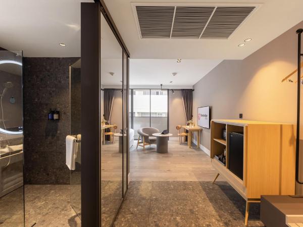 Travelodge Nimman : photo 3 de la chambre suite junior avec balcon