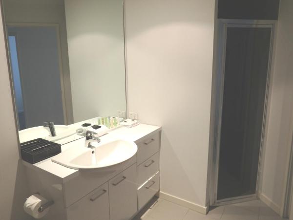 AKOM AT Docklands : photo 10 de la chambre appartement 2 chambres et 1 salle de bains avec vue - metropolitan