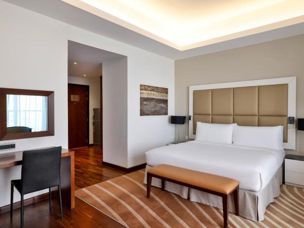 La Suite Dubai Hotel & Apartments : photo 1 de la chambre studio - complimentary transfer to mall of the emirates, insurance market metro station & jbr beach