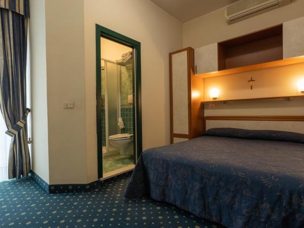 Hotel River fronte mare con piscina : photo 3 de la chambre chambre triple