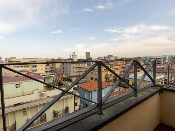 Hotel River fronte mare con piscina : photo 8 de la chambre chambre double ou lits jumeaux - vue latérale sur mer