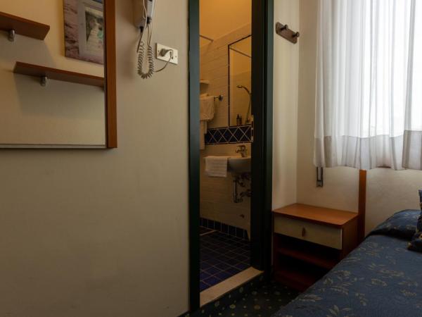 Hotel River fronte mare con piscina : photo 5 de la chambre petite chambre simple