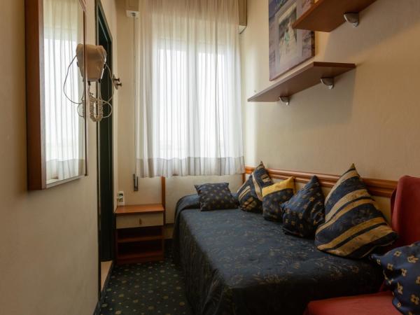 Hotel River fronte mare con piscina : photo 3 de la chambre petite chambre simple