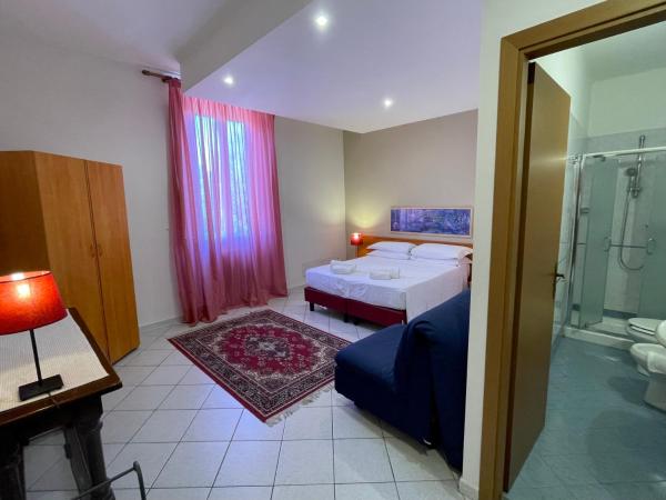 Hotel Leopolda : photo 10 de la chambre chambre triple