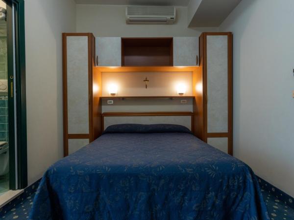 Hotel River fronte mare con piscina : photo 4 de la chambre chambre triple