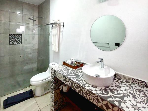 Casa Allende Morelia : photo 5 de la chambre chambre lit king-size deluxe