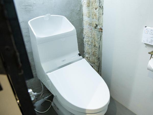 Kagan Hotel & Hostel : photo 8 de la chambre chambre lits jumeaux avec salle de bains commune