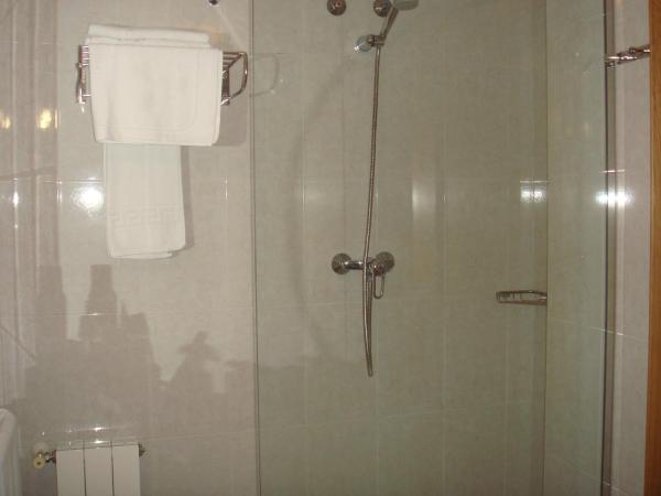 Hotel PAYRO ** : photo 3 de la chambre chambre triple