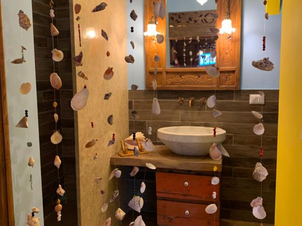 La Casa di Emanuella - Rooms & International Suites : photo 4 de la chambre suite avec baignoire spa