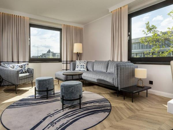 DoubleTree by Hilton Berlin Ku'damm : photo 2 de la chambre suite 1 chambre lit king-size en angle