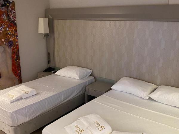 FİFTY5 SUİTE HOTEL : photo 5 de la chambre chambre triple avec vue