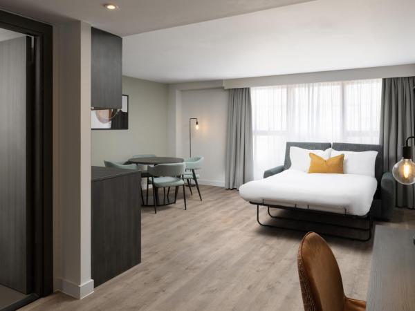 Residence Inn by Marriott Manchester Piccadilly : photo 5 de la chambre suite 1 chambre lit queen-size avec canapé-lit