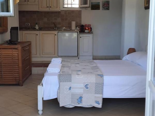 Villa Playa del Sol -B4 : photo 9 de la chambre chambre double ou lits jumeaux deluxe - vue sur piscine