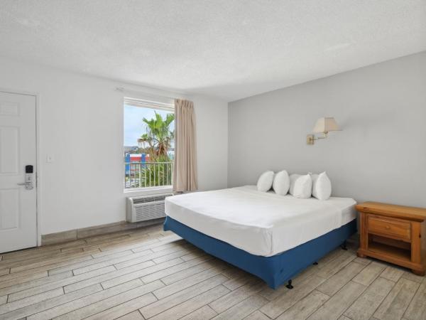 Holiday Terrace Beachfront Hotel, a By The Sea Resort : photo 9 de la chambre king suite with ocean/gulf view