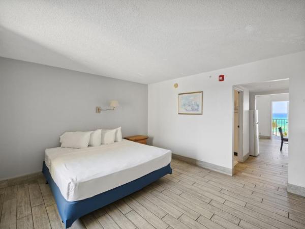 Holiday Terrace Beachfront Hotel, a By The Sea Resort : photo 4 de la chambre king suite with ocean/gulf view