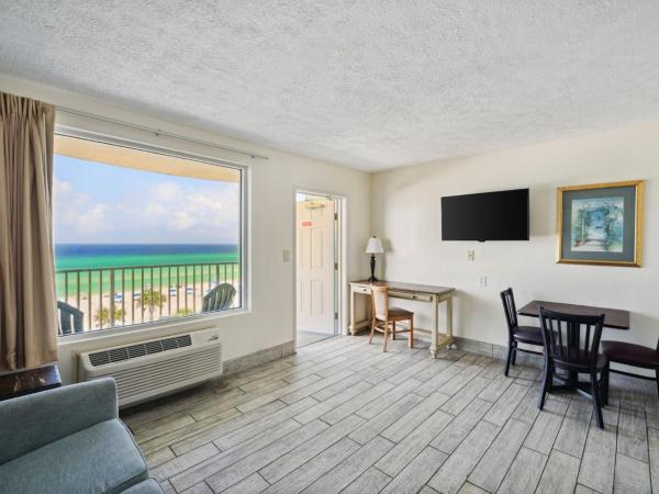 Holiday Terrace Beachfront Hotel, a By The Sea Resort : photo 4 de la chambre suite with ocean/gulf view