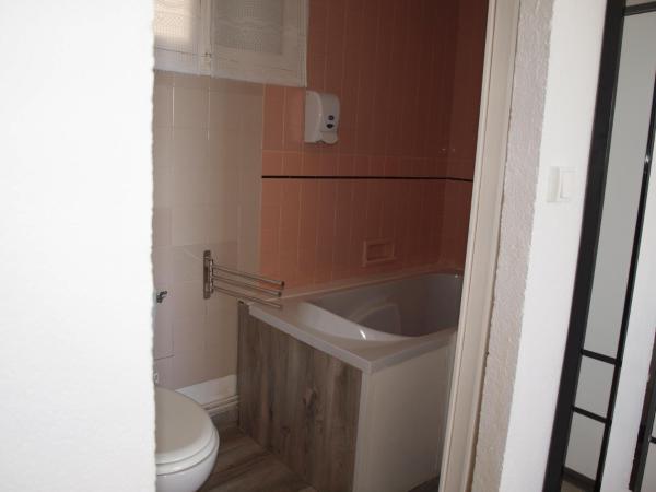 Hôtel Restaurant - Villa Les Sirènes : photo 3 de la chambre chambre triple basique