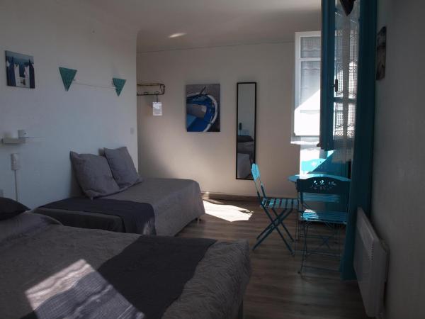 Hôtel Restaurant - Villa Les Sirènes : photo 8 de la chambre chambre triple basique