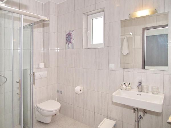 Dubrovnik Icy Guest House : photo 10 de la chambre studio avec balcon et vue sur la mer