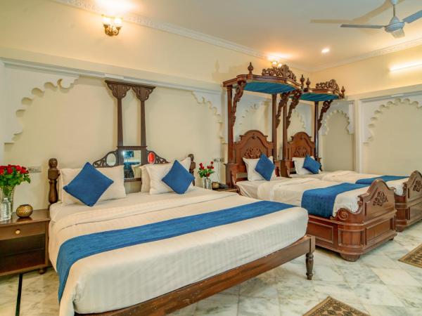Swaroop Vilas - Lake Facing Boutique Hotel : photo 4 de la chambre suite familiale