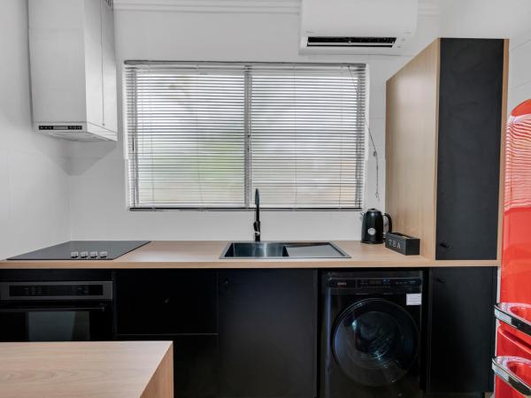 The Palms At Palm Cove : photo 7 de la chambre two-bedroom apartment with direct pool access