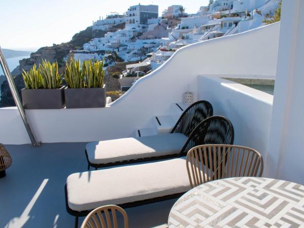 Kima Oia Suites : photo 6 de la chambre suite troglodyte supérieure avec jacuzzi