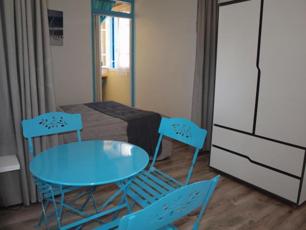 Hôtel Restaurant - Villa Les Sirènes : photo 5 de la chambre chambre triple basique