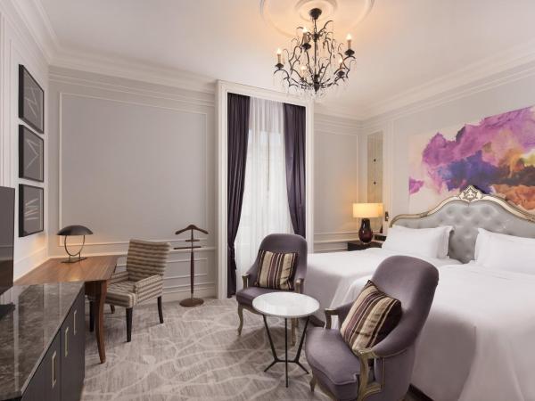 Hotel Maria Cristina, a Luxury Collection Hotel, San Sebastian : photo 1 de la chambre chambre deluxe avec 2 lits simples/lits jumeaux - vue sur jardin