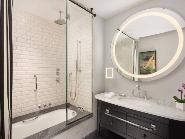 Hotel Maria Cristina, a Luxury Collection Hotel, San Sebastian : photo 3 de la chambre chambre lit king-size deluxe - vue sur jardin