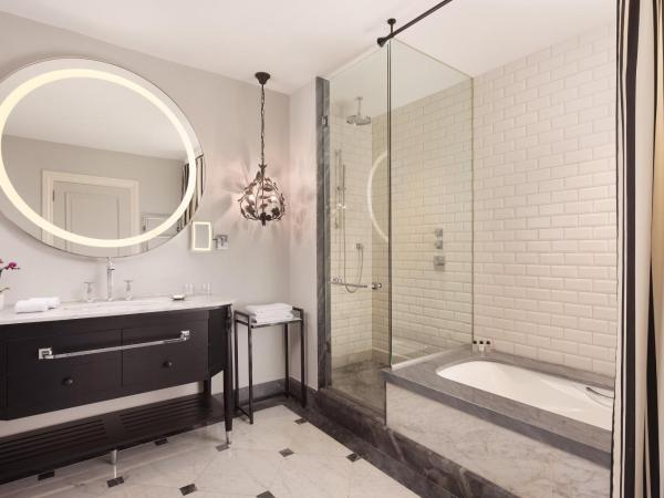 Hotel Maria Cristina, a Luxury Collection Hotel, San Sebastian : photo 6 de la chambre chambre lit king-size première - vue sur rivière