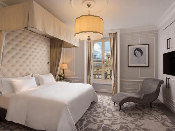 Hotel Maria Cristina, a Luxury Collection Hotel, San Sebastian : photo 1 de la chambre suite 1 chambre 1 lit king-size royale - vue sur rivière